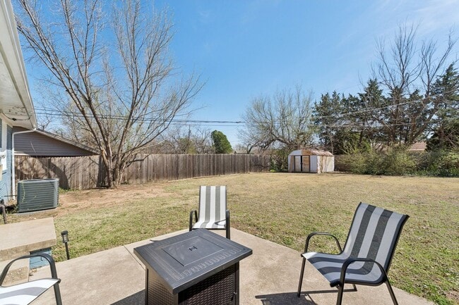 Building Photo - Beautiful 3 Bedroom, 2 Bath Home Close to Choctaw