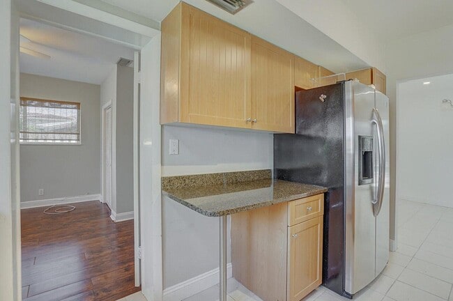 Building Photo - 254 NW 6th Ave