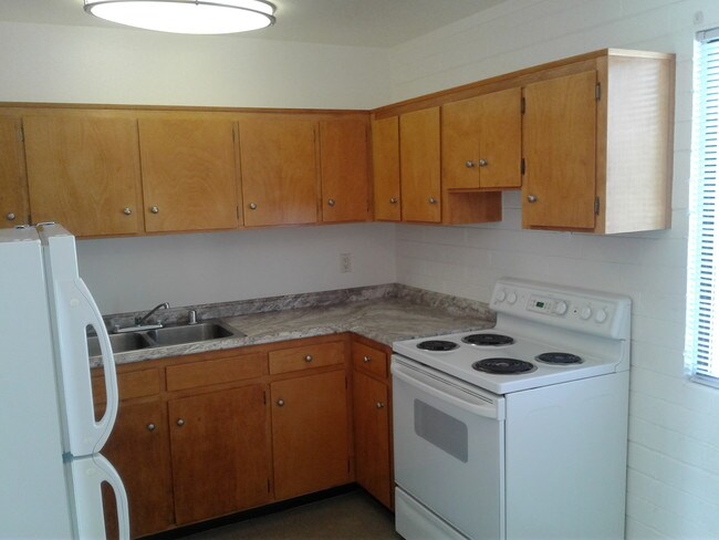 Building Photo - 1511 N Craycroft Rd