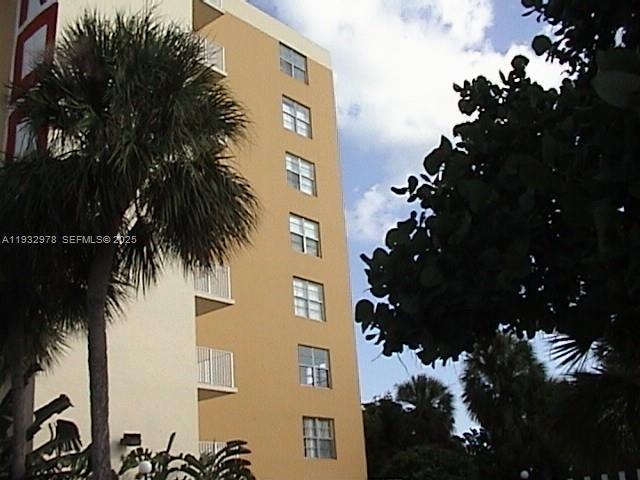 Building Photo - 1455 N Treasure Dr