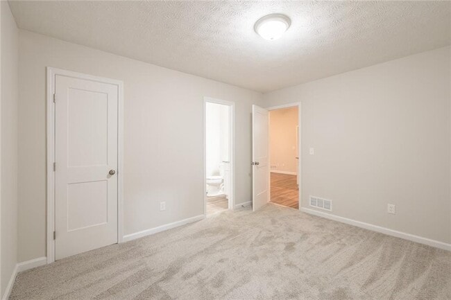 Building Photo - 2010 Lakeside Trail