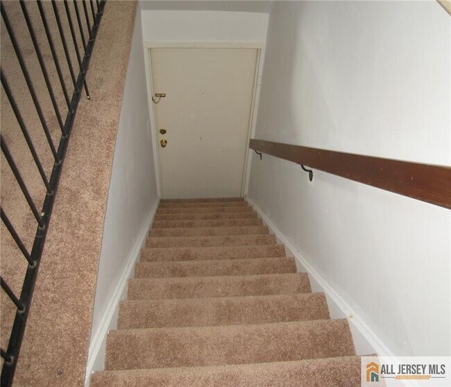 Building Photo - 504 N Oaks Blvd