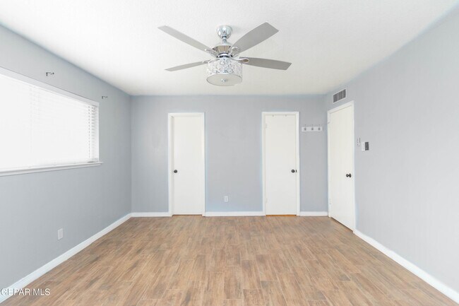 Building Photo - 8608 Catalpa Ln