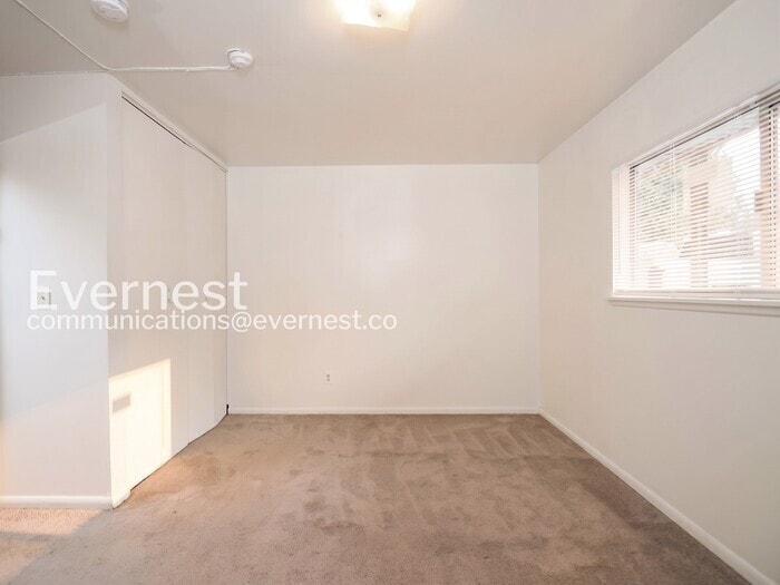 Building Photo - 10106 NE 185th St