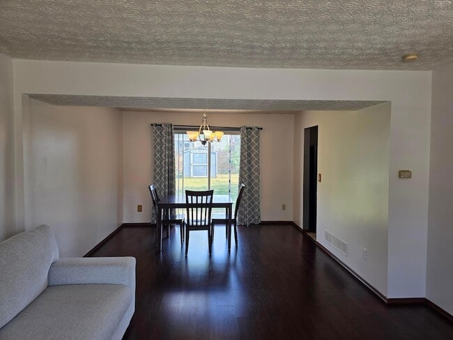 Building Photo - 7006 Finchley Dr