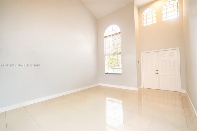 Building Photo - 10914 NW 70th St