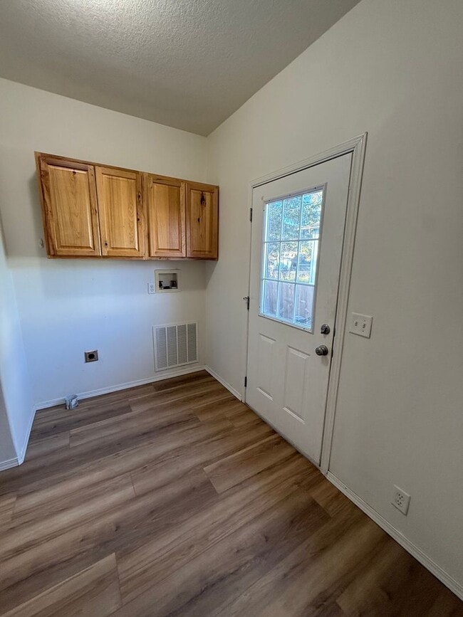 Building Photo - Newly Renovated 3 bed/2 bath manufactured home!