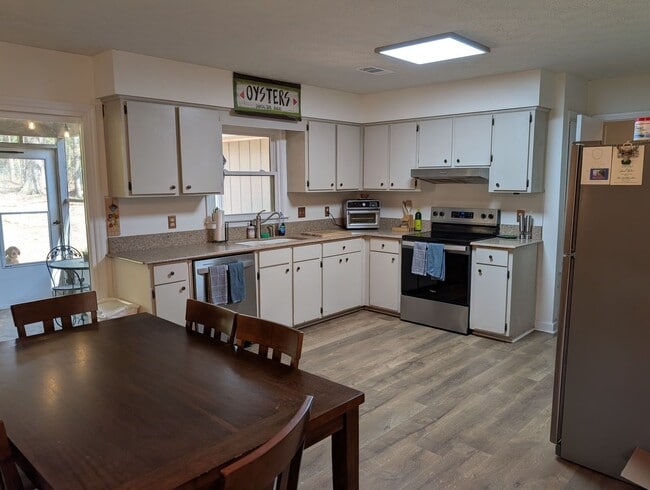 Building Photo - 940 Tacoma Dr