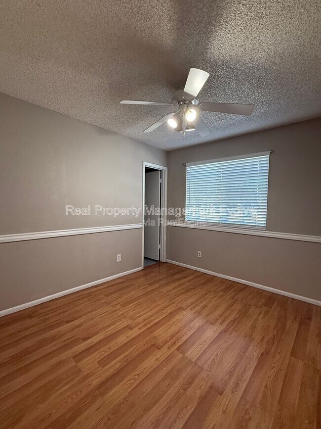 Building Photo - 1637 W Muriel Dr