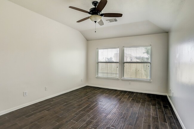 Building Photo - 407 Annatto Ln