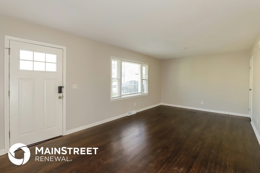 Building Photo - 4135 N Spruce Ave