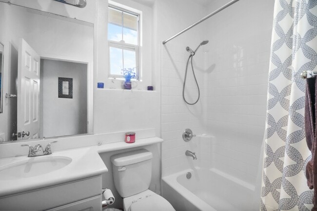 Building Photo - 252 Soco Dr