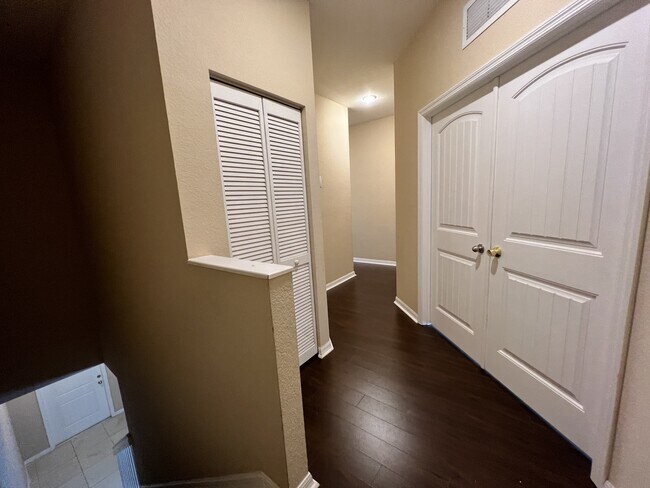 Building Photo - 3530 NW 29th Ct