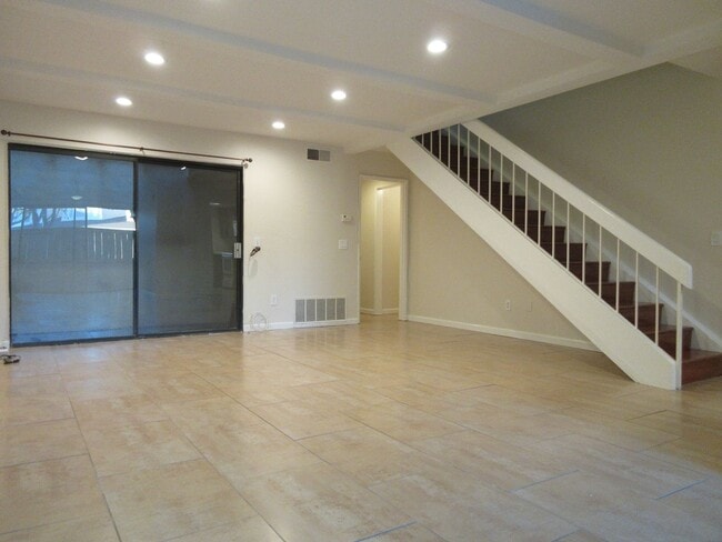 Building Photo - 615 Brookview Way