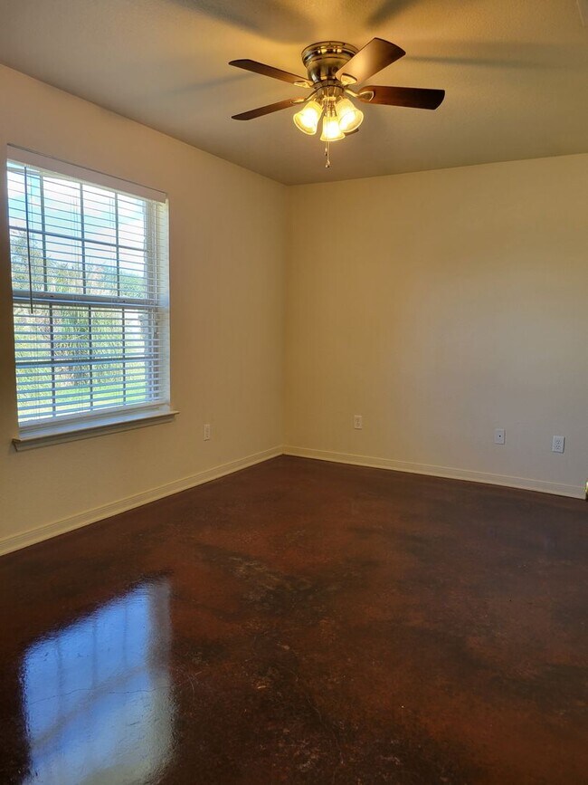 Building Photo - 1611 Libby Ln