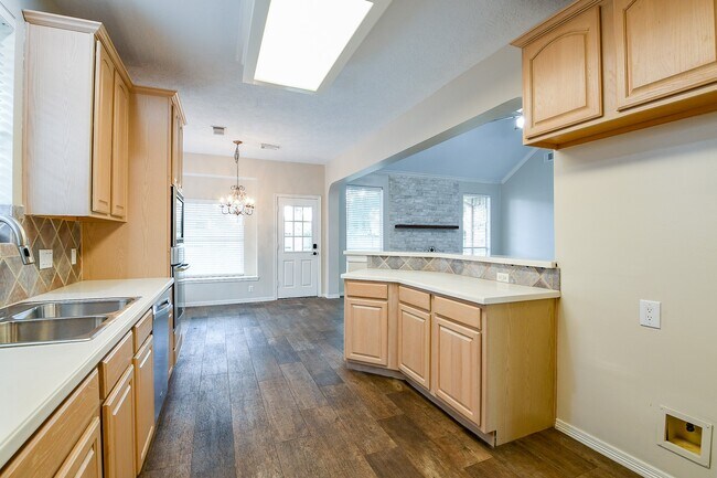 Building Photo - 241 Blue Hill Dr