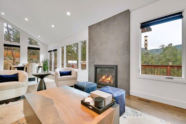 Building Photo - 28384 Kinnikinick Rd