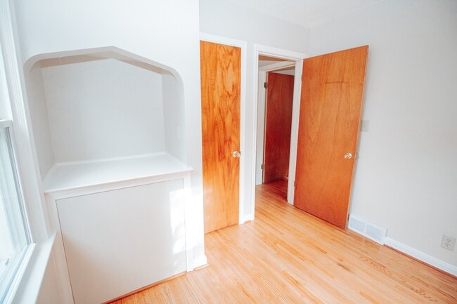 Building Photo - 3518 Almeda Dr