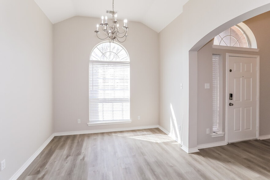 Building Photo - 6300 Redeagle Creek Dr