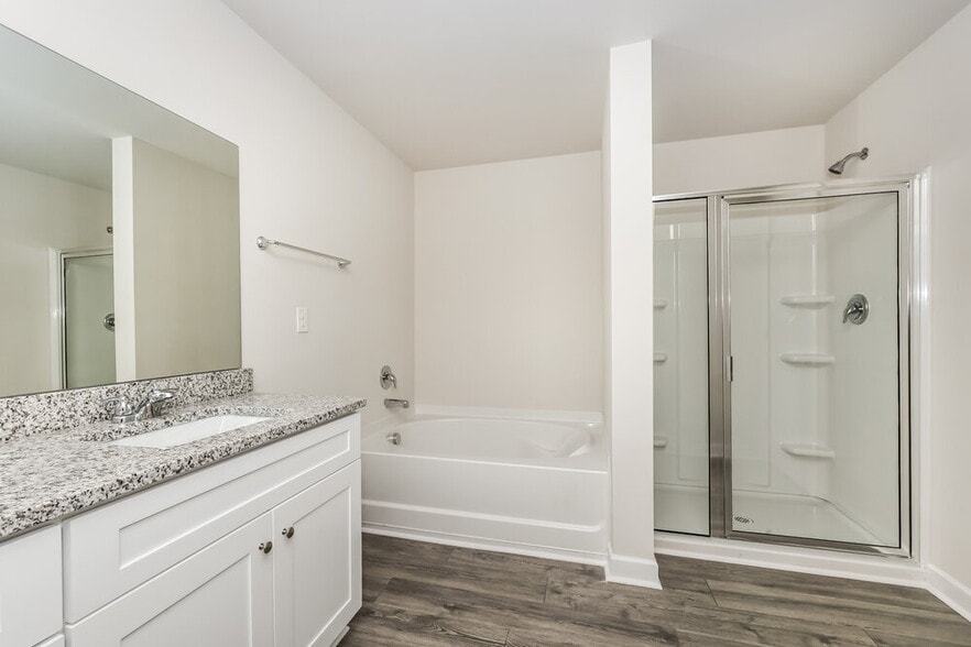 Building Photo - 3325 Quintana Dr