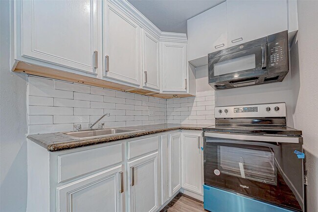 Building Photo - 7422 Avenue I
