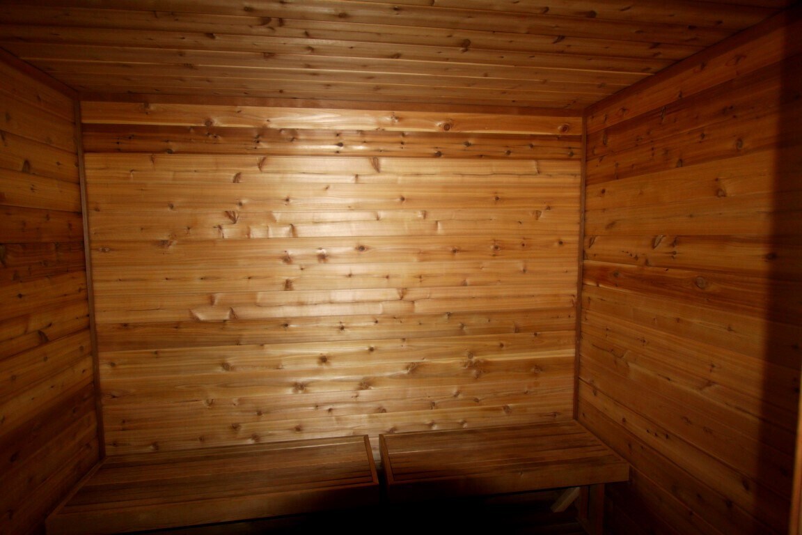 New dry sauna - 1942 Oxford Ln