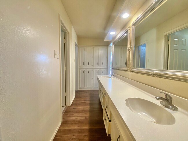 Building Photo - Great 5 bedroom home near LCU now available