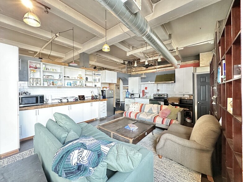 Building Photo - 3144 W Carroll Ave