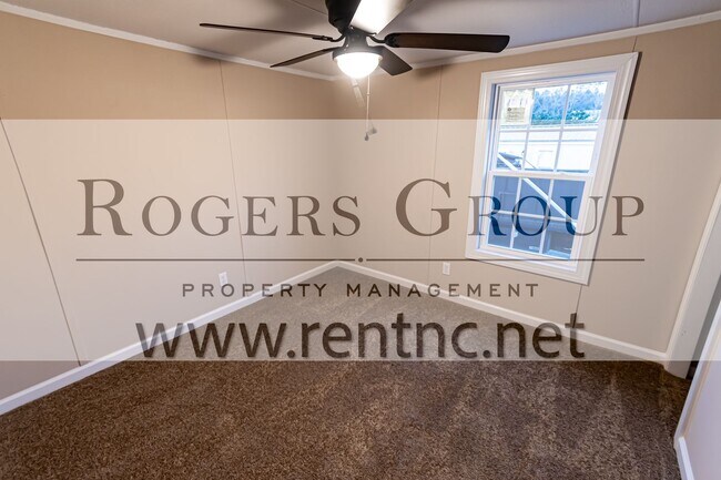 Building Photo - 2 Country Ln