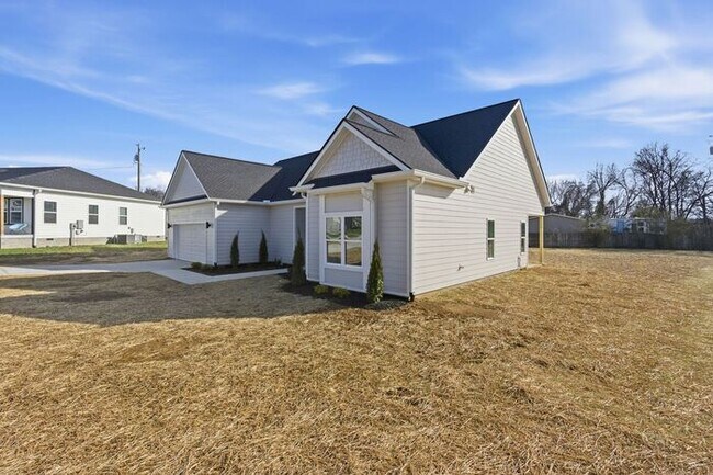 Building Photo - Brand New Home in Old Hickory - Golf Course Views - Pet Friendly