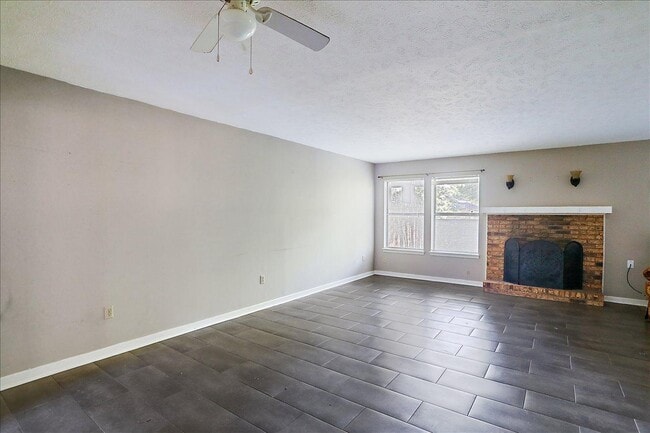 Building Photo - 14 Shore Dr