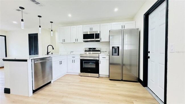Building Photo - 7017 S Sandhurst Dr