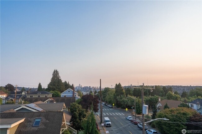 Building Photo - 2bd/1.75ba Seattle Townhome