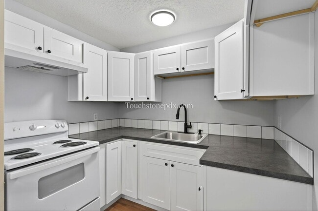 Building Photo - 2429 SE 135th Ave