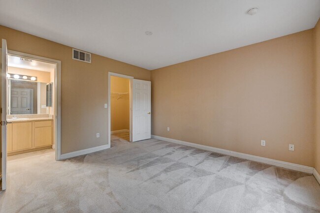 Building Photo - 8000 W Badura Ave