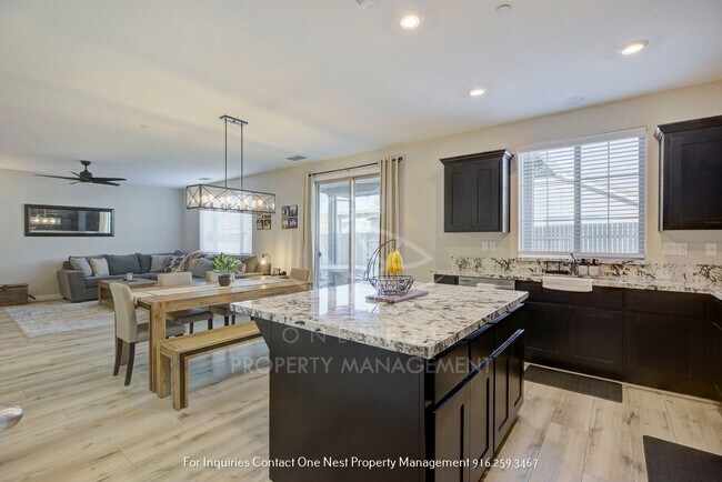 Building Photo - Stunning 4-bedroom, 3-bathroom Home in the heart of Lincoln!