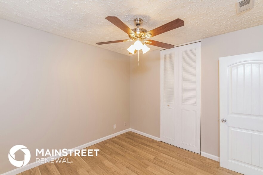 Building Photo - 5002 Seville Dr