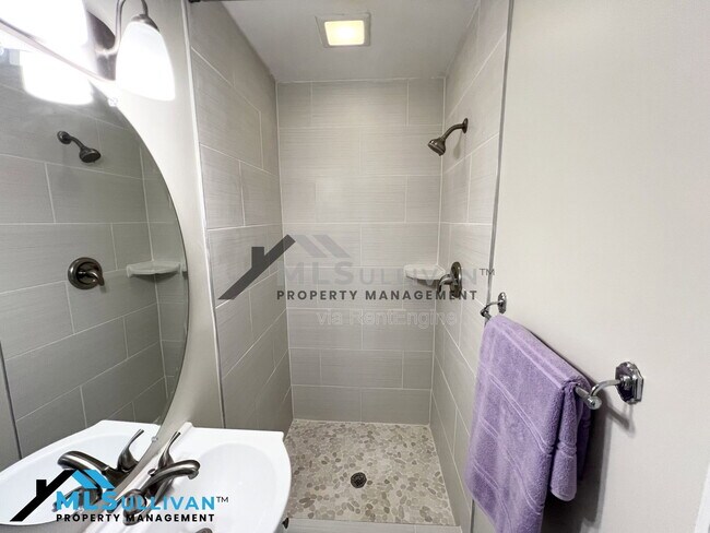 Building Photo - 2408 Otis St