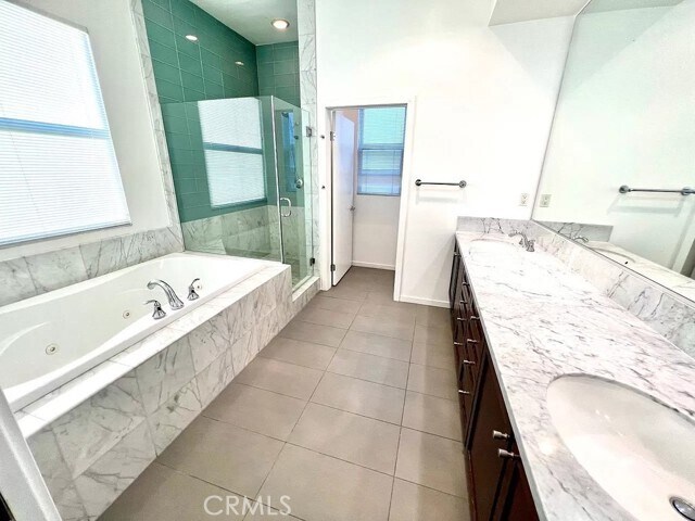 Building Photo - 5698 Como Cir