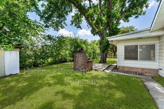 Building Photo - 3614 Versailles Dr