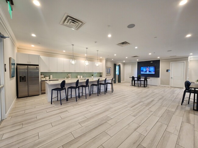 Building Photo - 4352 Veleiros Ave