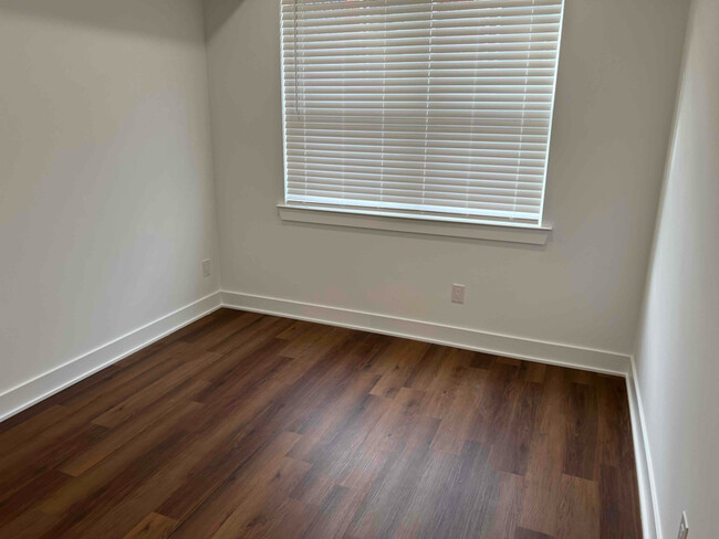 Building Photo - 2554 Frankford Ave