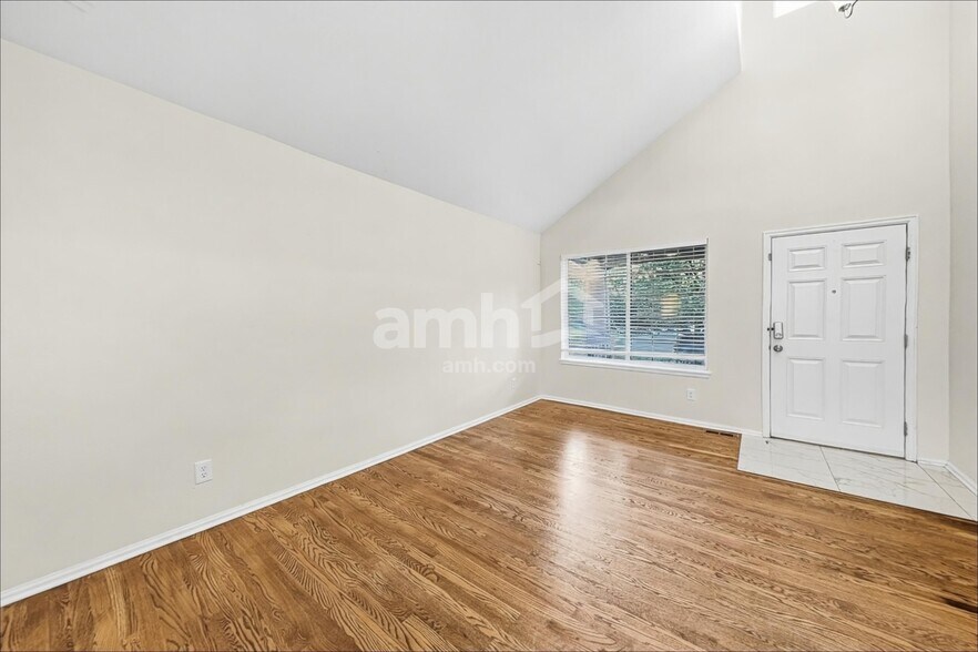 Building Photo - 11852 Altura St