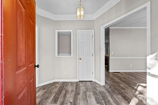 Building Photo - Three Bedroom Rental directly next to Arnall Middle School