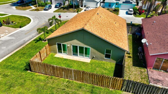 Building Photo - Waterway Cove