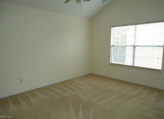 Building Photo - 2302 Westgate Cir