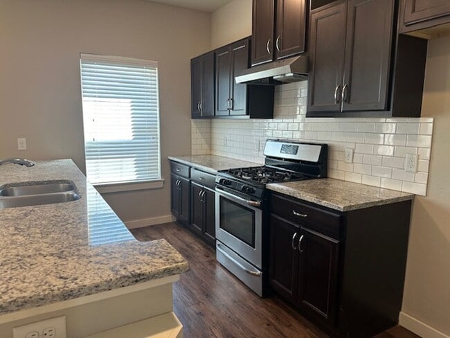 Building Photo - Beautiful 2 Story Duplex - Edmond Schools - Open Concept