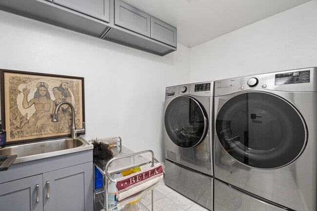 Building Photo - 2237 Century Hill