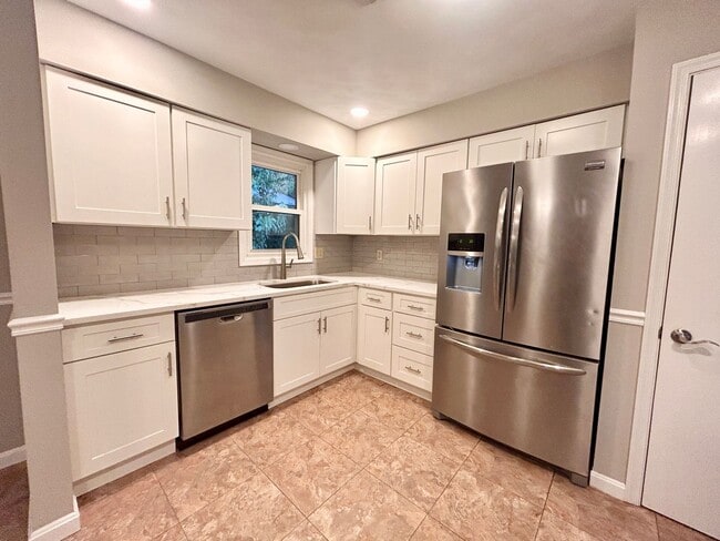 Building Photo - Spacious 4-Bedroom Home with Large Yard & Garage!