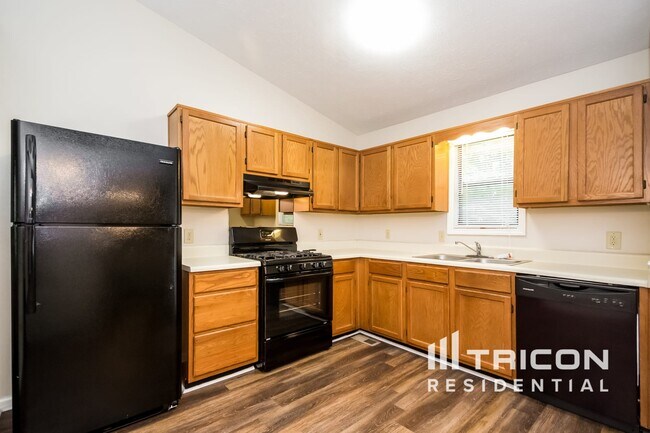 Building Photo - 3833 Greenbrook Dr